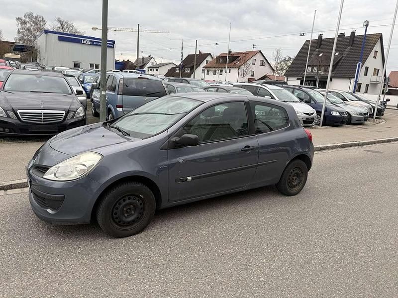 Gebraucht Renault Clio II Expression 68 PS (50 kW) 2005 Grey blue Kleinwagen