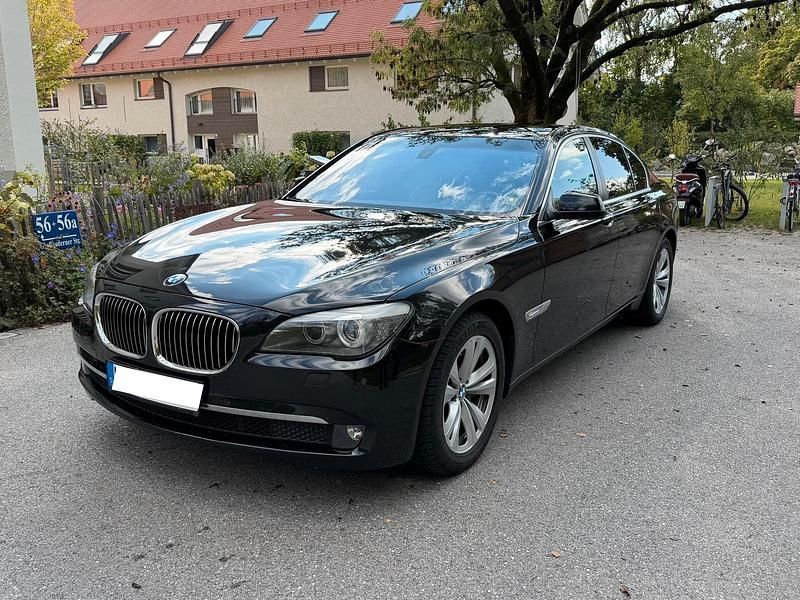 Schwarz Gebraucht 2011 BMW 750 M Sport Limousine | 9.300 € (Superpreis) - Bild 1/4