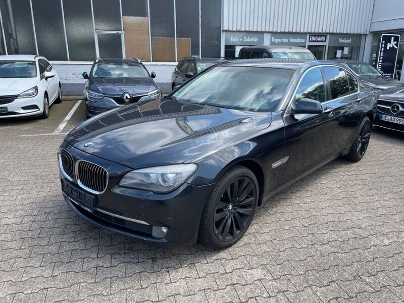 Grau Gebraucht 2009 BMW 730 Limousine | 7.980 € (Fairer Preis) - Bild 1/4