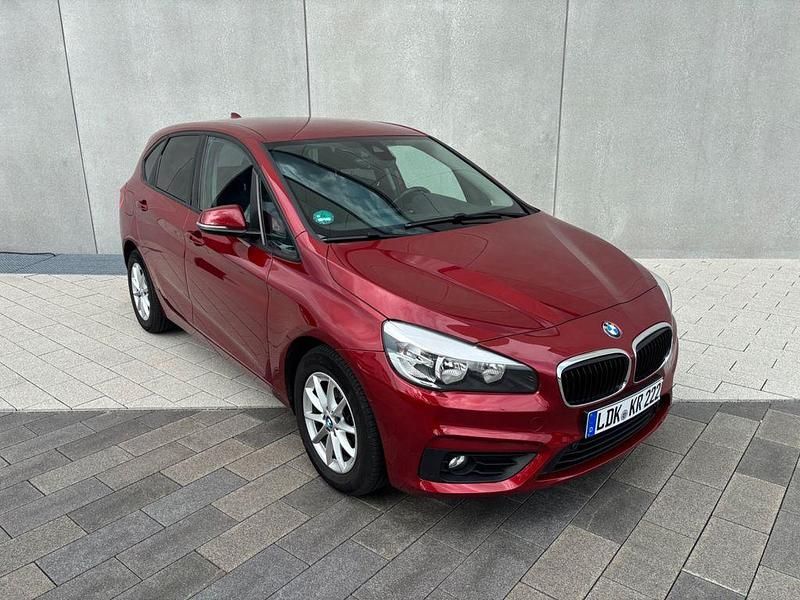 Rot Gebraucht 2016 BMW 218 Active Tourer Sport Line Van / Kleinbus | 9.300 € (Fairer Preis) - Bild 1/4
