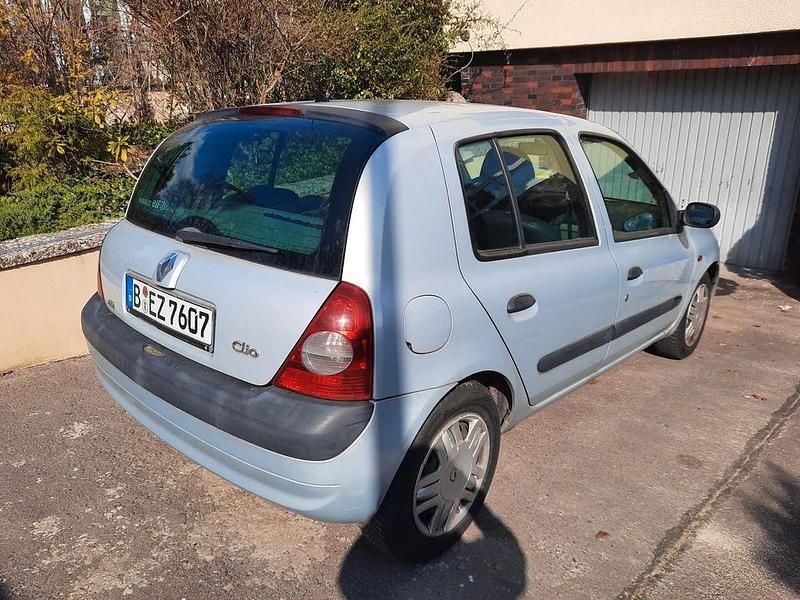 Gebraucht Renault Clio II Dynamique 75 PS (55 kW) 2002 Silber Limousine