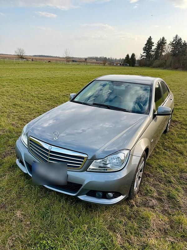 Gebraucht Mercedes C180 156 PS (114 kW) 2012 Silber Limousine