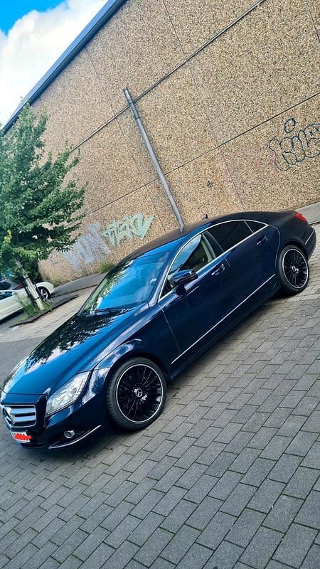 Blau Gebraucht 2013 Mercedes CLS250 Limousine | 16.450 € (Guter Preis) - Bild 1/4