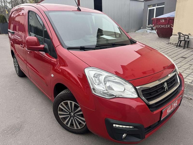 Gebraucht Peugeot Partner Comfort plus 99 PS (72 kW) 2016 Rot Van / Kleinbus
