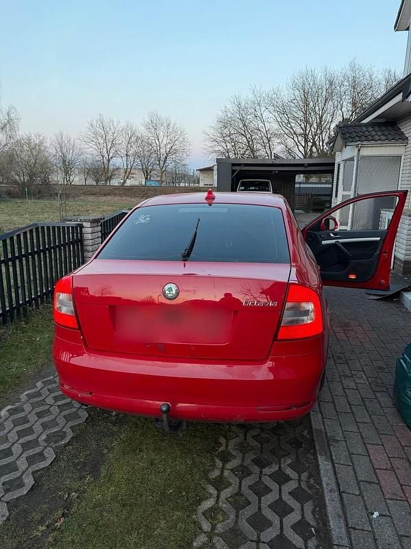 Second-hand Skoda Octavia 105 CP (77 kW) 2011 Roșu Berlinǎ