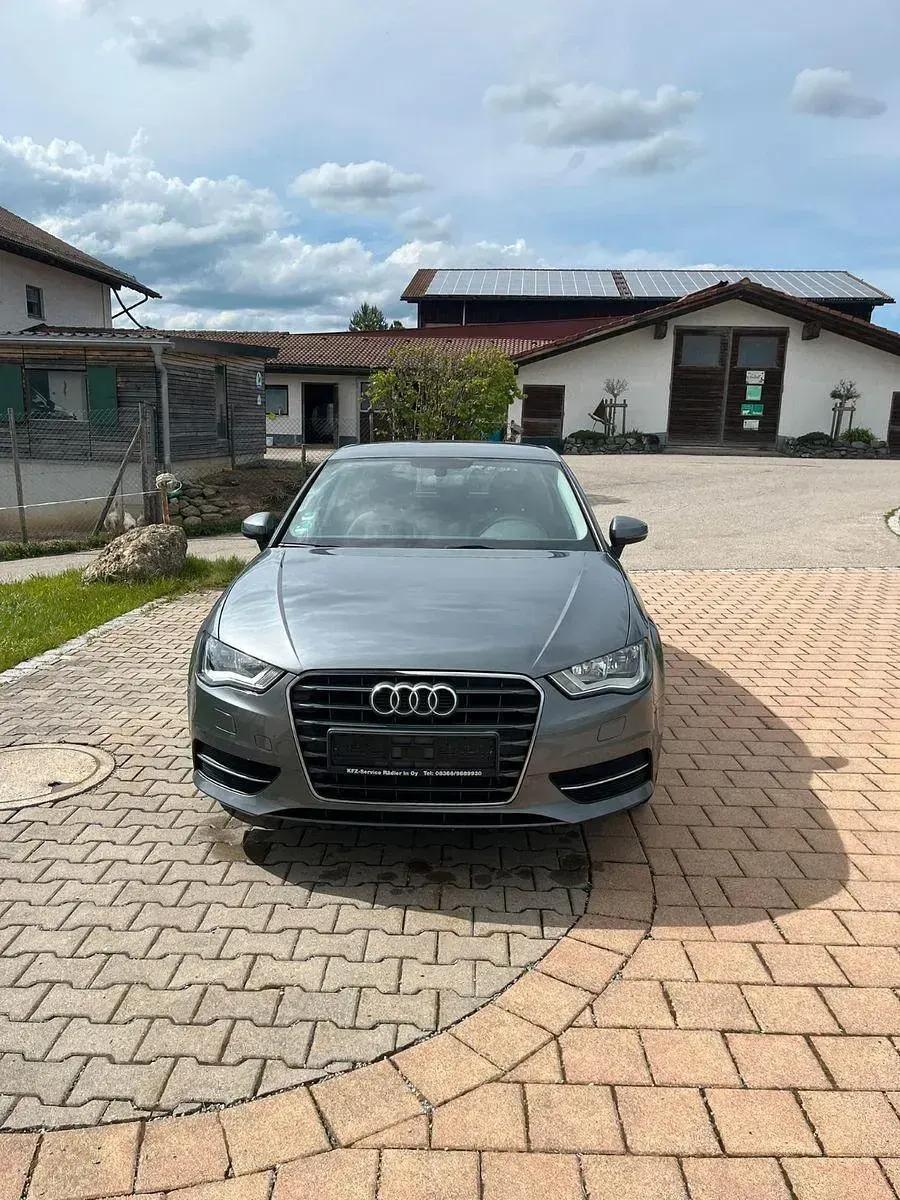 Gebraucht Audi A3 Ambiente 110 PS (80 kW) 2016 Grau Limousine