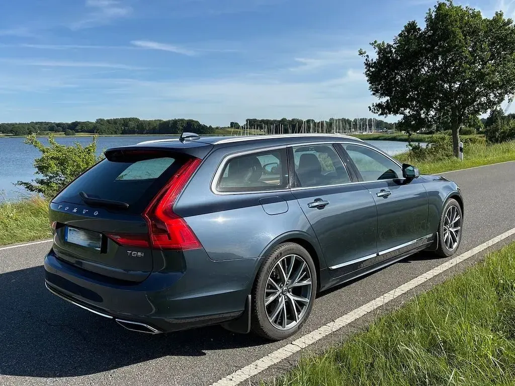 Gebraucht Volvo V90 Inscription 392 PS (288 kW) 2020 Blau Kombi