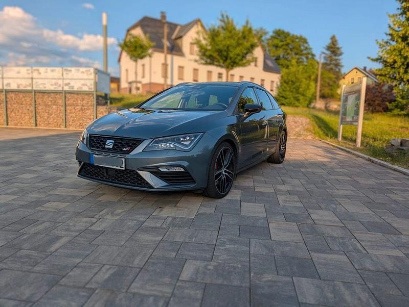 Grau Gebraucht 2017 Cupra Leon Limousine | 18.600 € (Fairer Preis) - Bild 1/4