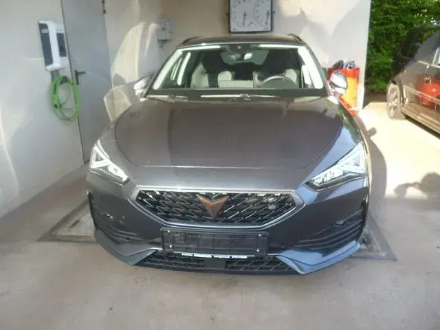 Gebraucht Cupra Leon 150 PS (110 kW) 2024 Grau Limousine
