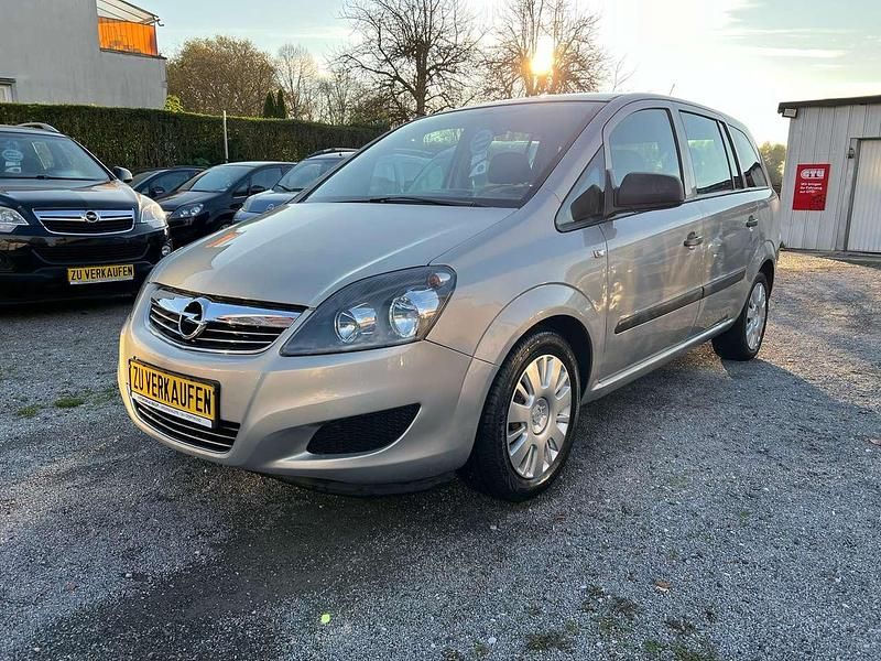 Grau Gebraucht 2011 Opel Zafira Design Edition Van / Kleinbus | 5.990 € (Etwas zu teuer) - Bild 1/4