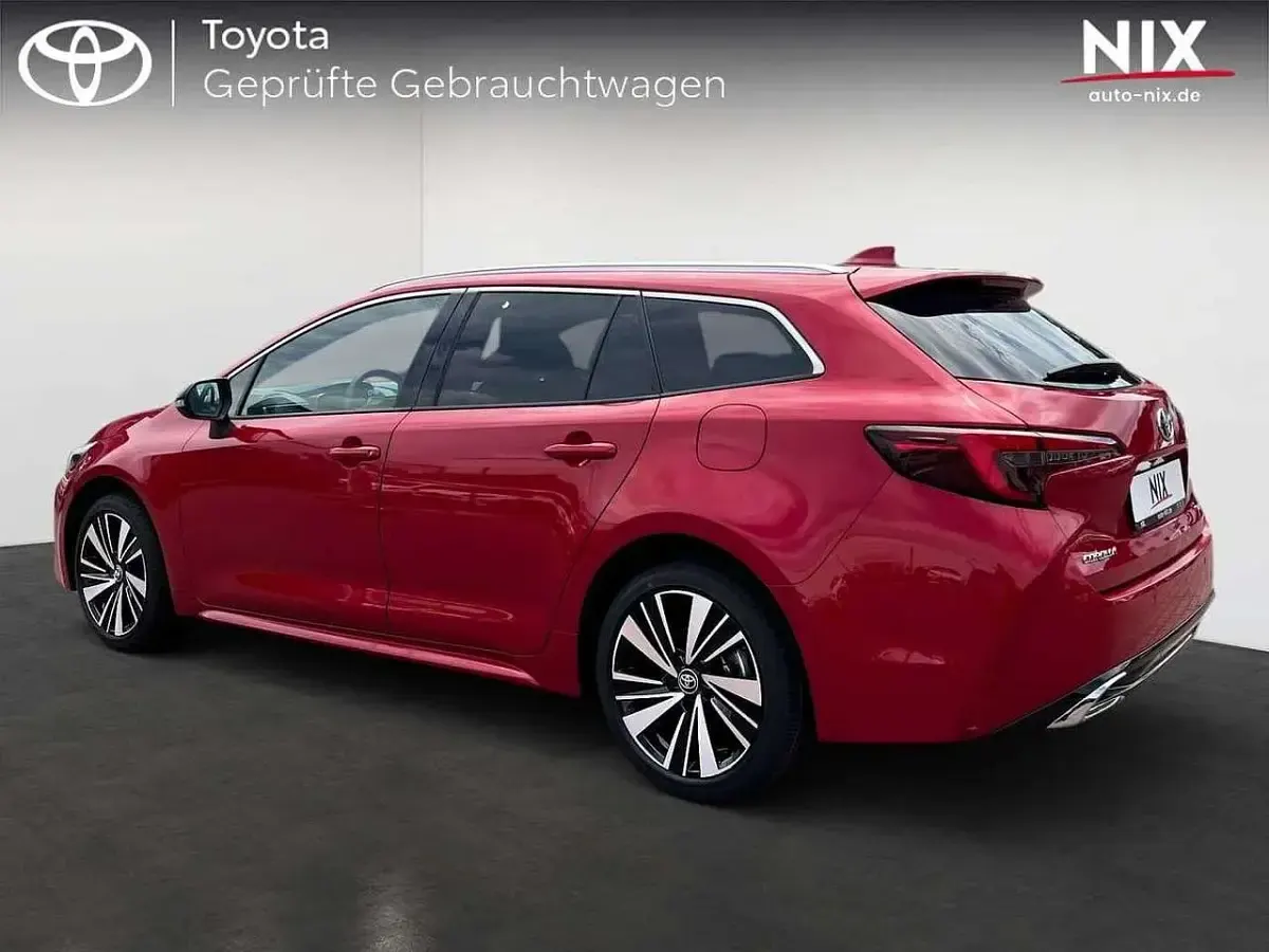 Neu Toyota Corolla 184 PS (135 kW) 2025 Karminarot Kombi
