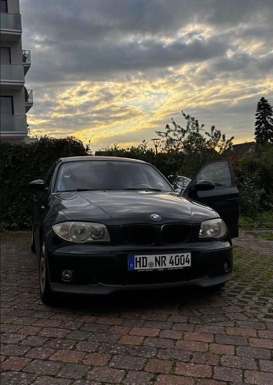 Schwarz Gebraucht 2005 BMW 116 Kleinwagen | 900 € (Superpreis) - Bild 1/4