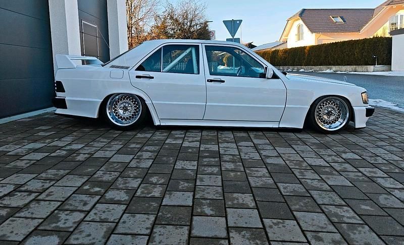 Gebraucht Mercedes 190 122 PS (89 kW) 1991 Weiß Limousine