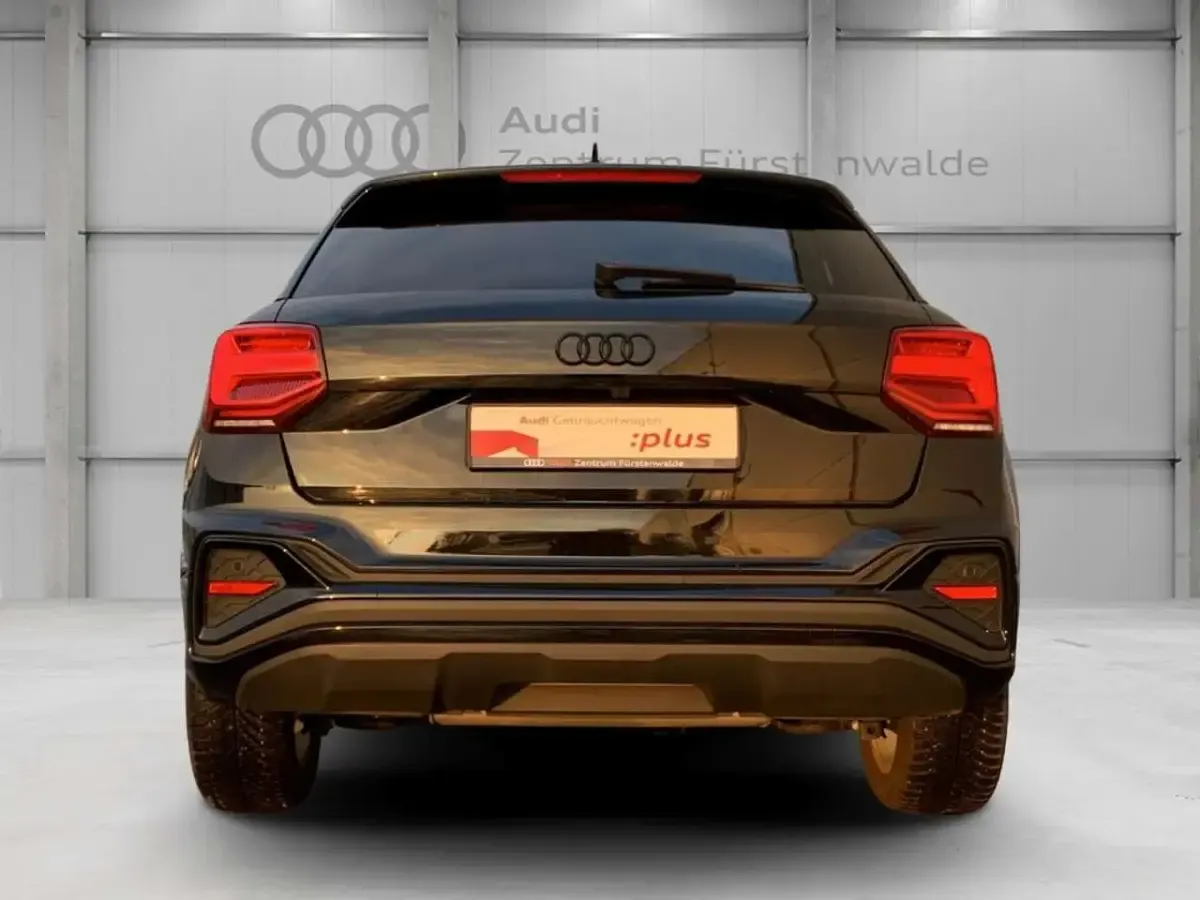 Gebraucht Audi Q2 S-Line 150 PS (110 kW) 2024 Mythosschwarz metallic SUV
