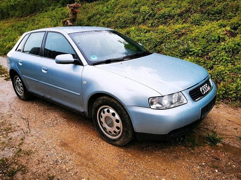 Blau Gebraucht 2002 Audi A3 Limousine | 1.300 € (Guter Preis) - Bild 1/4