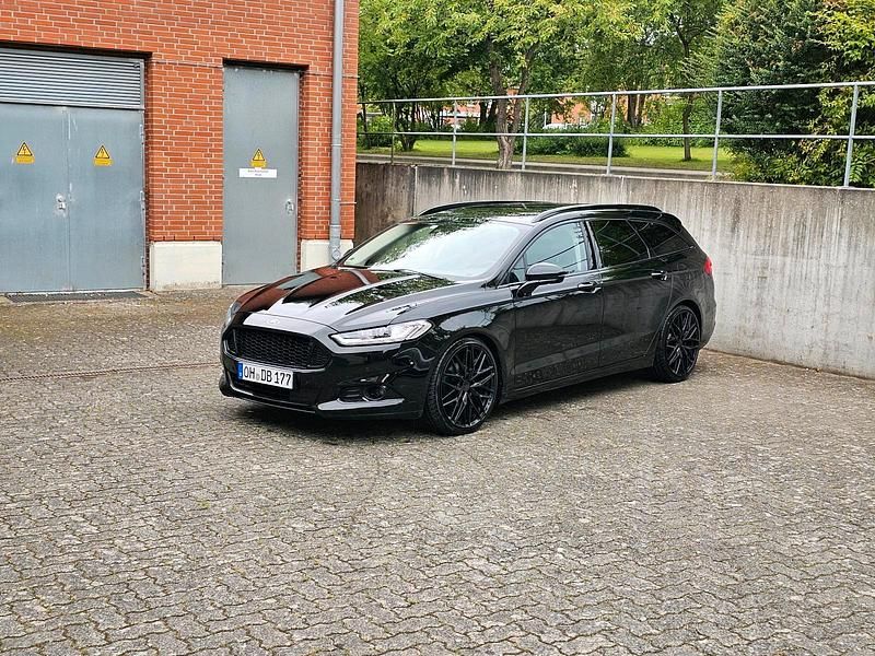 Schwarz Gebraucht 2018 Ford Mondeo Titanium Kombi | 14.500 € (Etwas zu teuer) - Bild 1/4