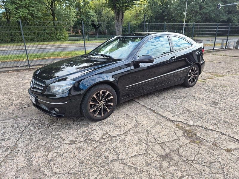 Schwarz Gebraucht 2010 Mercedes CLC180 Kleinwagen | 4.500 € (Fairer Preis) - Bild 1/4