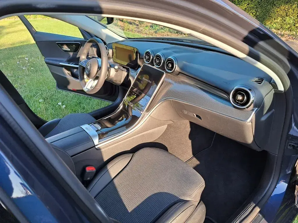 Gebraucht Mercedes C180 170 PS (125 kW) 2023 Blau Limousine