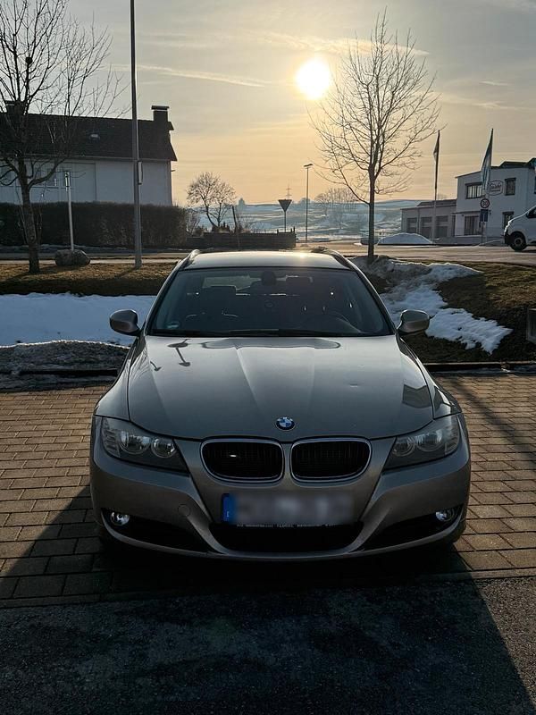 Beige Gebraucht 2012 BMW 318 Kombi | 4.500 € - Bild 1/4