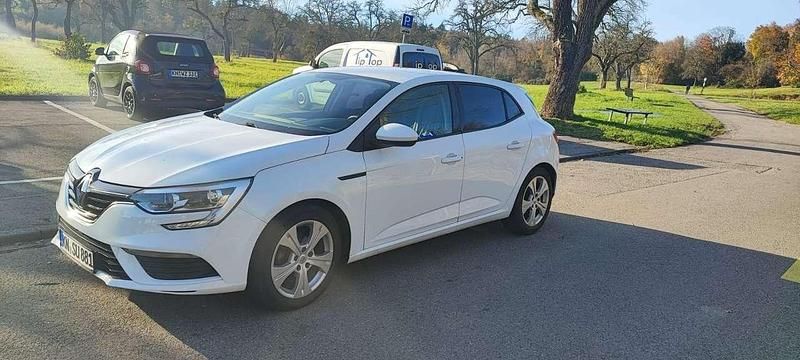 Gebraucht 2017 Renault Mégane IV Intens Limousine | 8.100 € (Fairer Preis) - Bild 1/4