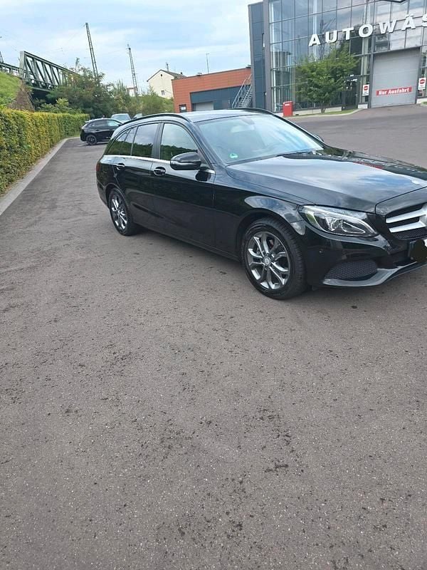 Schwarz Gebraucht 2016 Mercedes 220 Avantgarde Kombi | 14.500 € - Bild 1/4