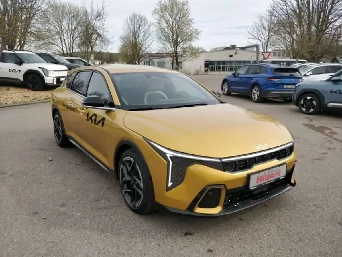 Neu Kia K4 GT-Line 179 PS (131 kW) 2026 Sparkling gelb metallic Limousine