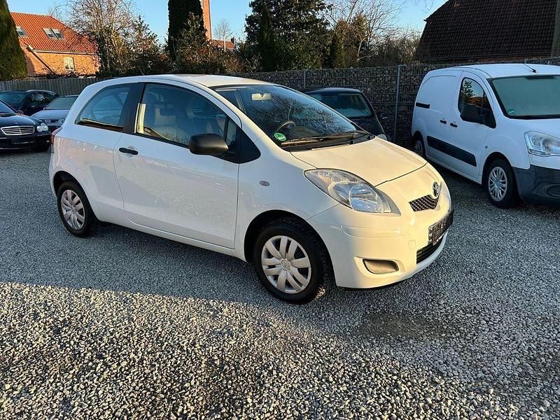 Gebraucht Toyota Yaris Basis 69 PS (50 kW) 2009 Weiß Kleinwagen