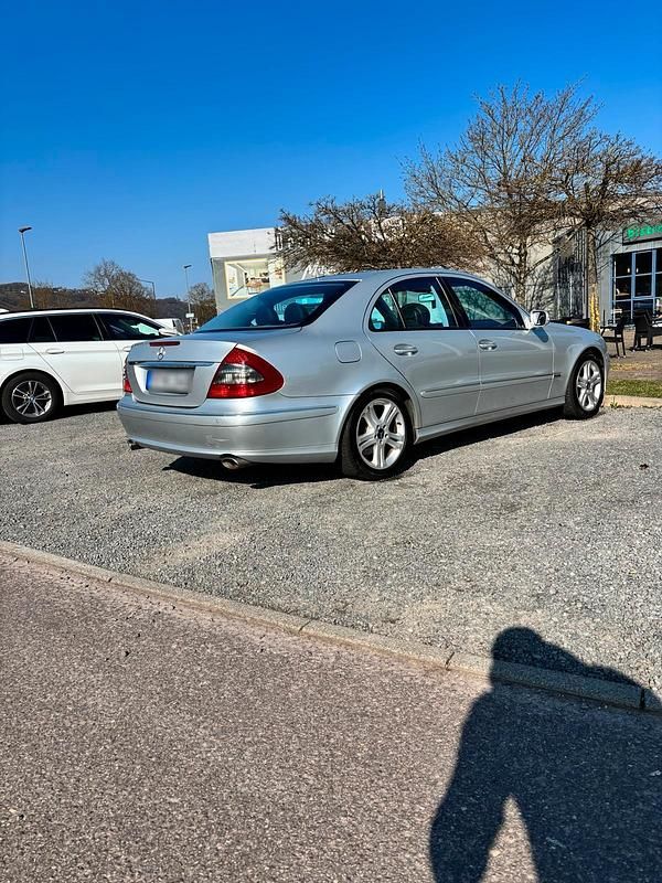 Gebraucht Mercedes E280 Avantgarde 190 PS (139 kW) 2008 Silber Limousine