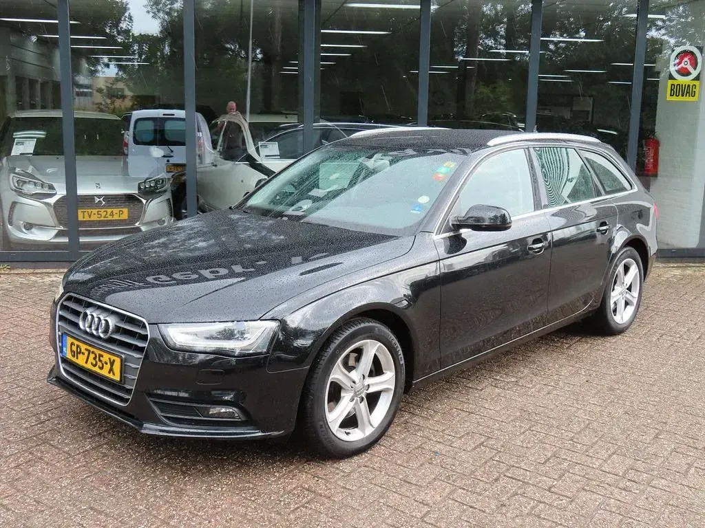 Używany Audi A4 170 KM (125 kW) 2015 Czarny Kombi