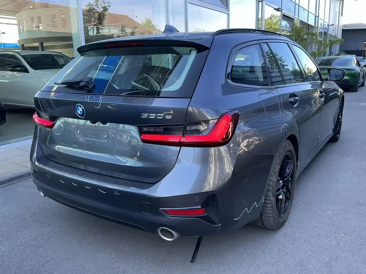 Gebraucht BMW 330 Sport Line 252 PS (185 kW) 2022 Grau Kombi