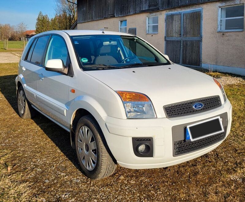 Weiß Gebraucht 2012 Ford Fusion Ambiente Kleinwagen | 5.750 € (Teuer) - Bild 1/4
