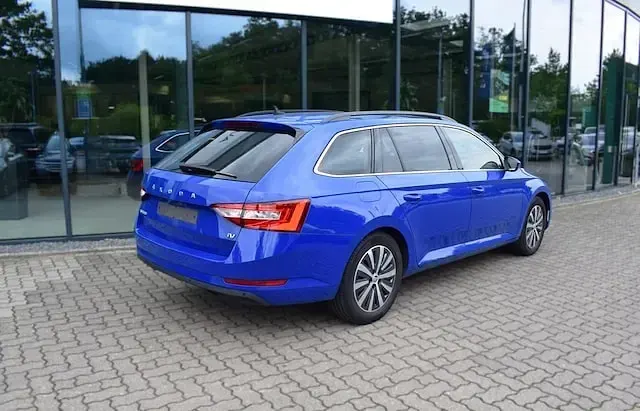 Gebraucht Skoda Superb Ambition 218 PS (160 kW) 2023 Energyblau Kombi
