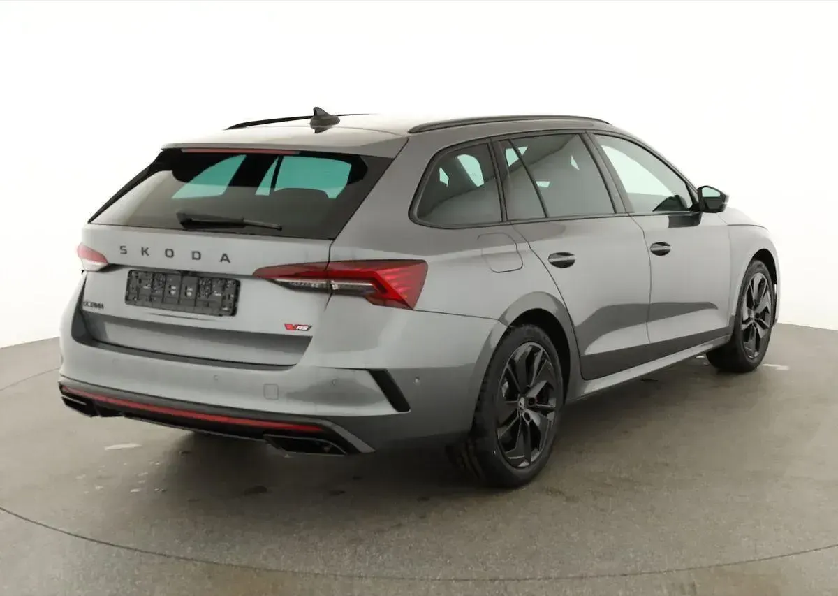 Neu Skoda Octavia RS 265 PS (194 kW) 2026 Graphite grau metallic Kombi