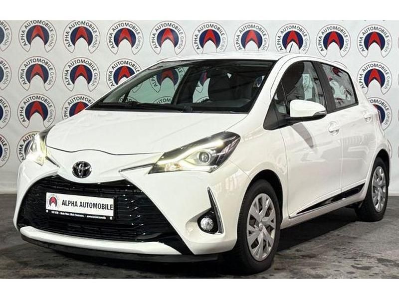 Super white 2 Gebraucht 2018 Toyota Yaris Kleinwagen | 9.990 € (Fairer Preis) - Bild 1/4