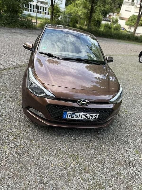 Gebraucht 2016 Hyundai i20 Limousine | 7.500 € (Etwas zu teuer) - Bild 1/4