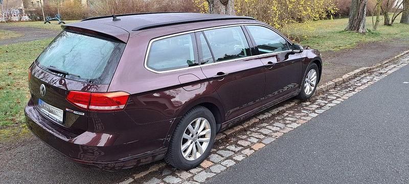 Gebraucht VW Passat Trendline 120 PS (88 kW) 2016 Rot Kombi