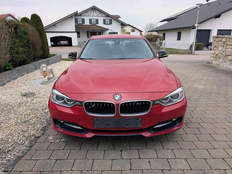 Gebraucht BMW 320 Efficient Dynamics 163 PS (119 kW) 2012 Rot Limousine