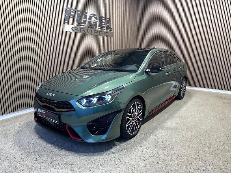 Gebraucht Kia ProCeed GT 204 PS (150 kW) 2023 (exg) experience green met. Kombi