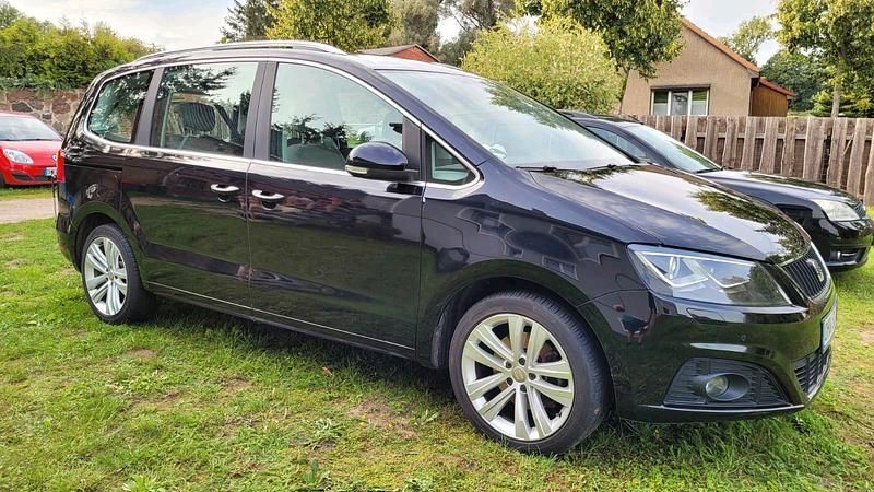 Schwarz Gebraucht 2014 Seat Alhambra Van / Kleinbus | 10.499 € (Guter Preis) - Bild 1/4