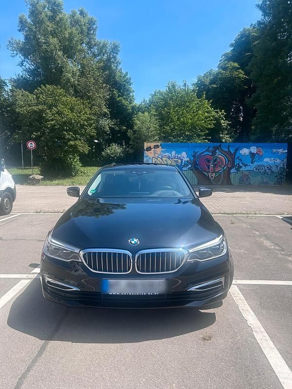 Schwarz Gebraucht 2019 BMW 530e iPerformance Limousine | 30.000 € (Fairer Preis) - Bild 1/4