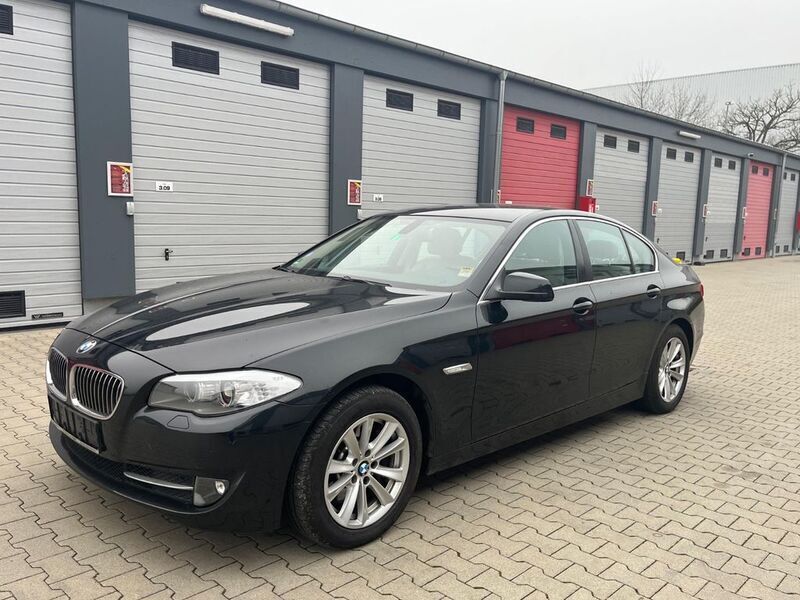 Schwarz Gebraucht 2011 BMW 530 Sport Line Limousine | 11.999 € (Guter Preis) - Bild 1/4