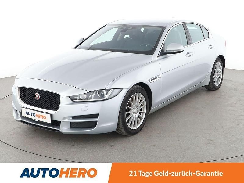 Grau Gebraucht 2015 Jaguar XE Prestige Limousine | 15.310 € (Fairer Preis) - Bild 1/3