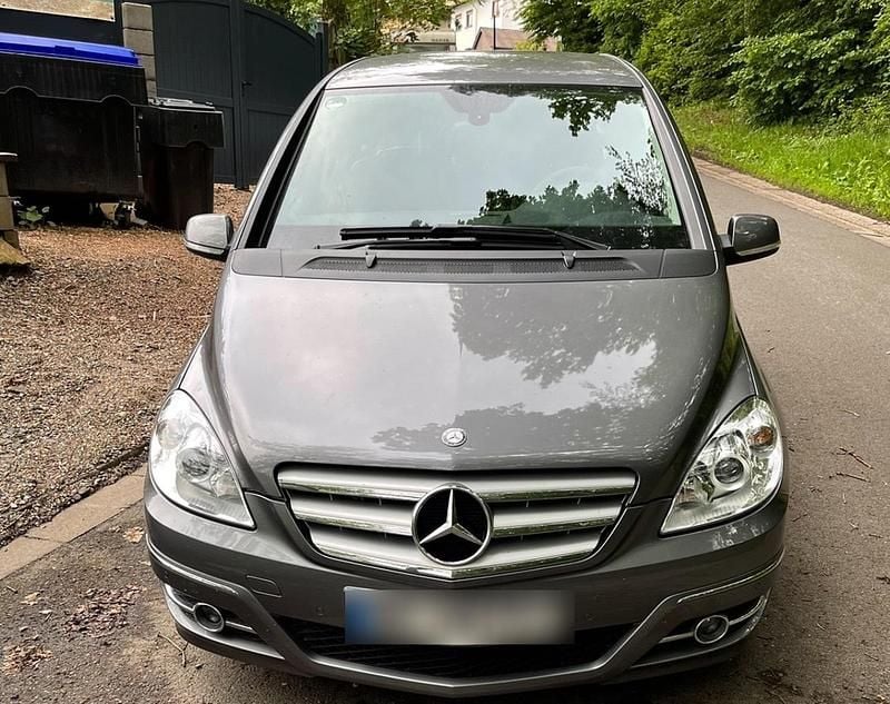 Grau Gebraucht 2010 Mercedes B200 Van / Kleinbus | 6.500 € (Etwas zu teuer) - Bild 1/1