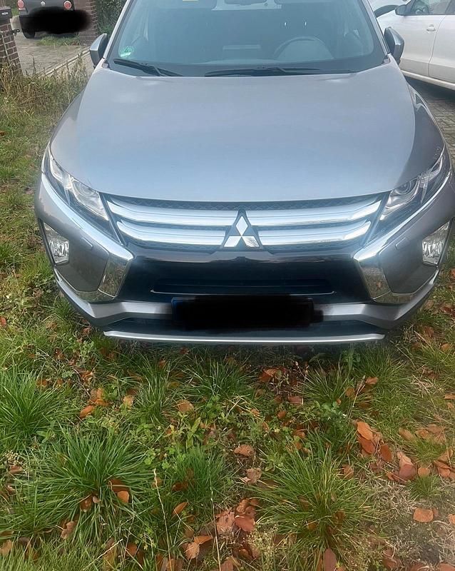 Silber Gebraucht 2019 Mitsubishi Eclipse Cross SUV | 19.999 € (Fairer Preis) - Bild 1/4