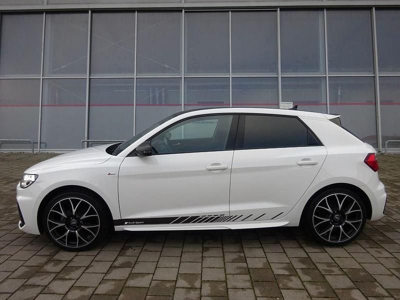 Weiß Gebraucht 2023 Audi A1 Sportback S-Line Kleinwagen | 23.650 € (Teuer) - Bild 1/4