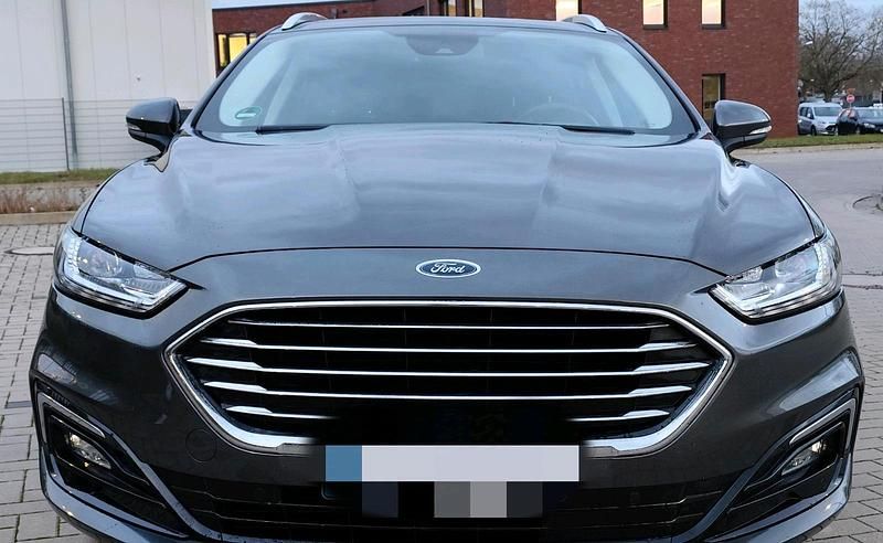 Grau Gebraucht 2022 Ford Mondeo Titanium Kombi | 21.899 € (Fairer Preis) - Bild 1/4