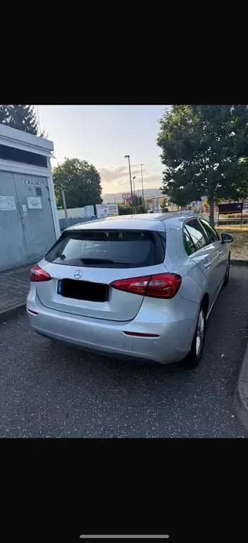 Gebraucht Mercedes A180 116 PS (85 kW) 2018 Silber Limousine