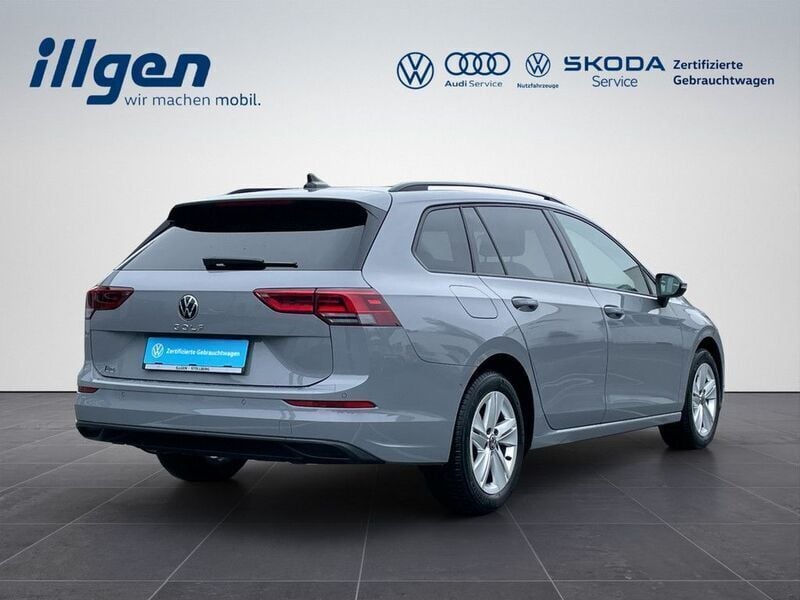 Gebraucht VW Golf VIII Life 131 PS (96 kW) 2021 Grau Kombi