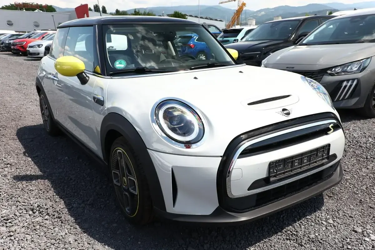 Gebraucht Mini Cooper Classic 135 kW (184 PS) 2021 White silver metallic Kleinwagen