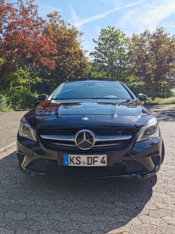Schwarz Gebraucht 2016 Mercedes CLA250 Shooting Brake Kombi | 21.199 € (Guter Preis) - Bild 1/4